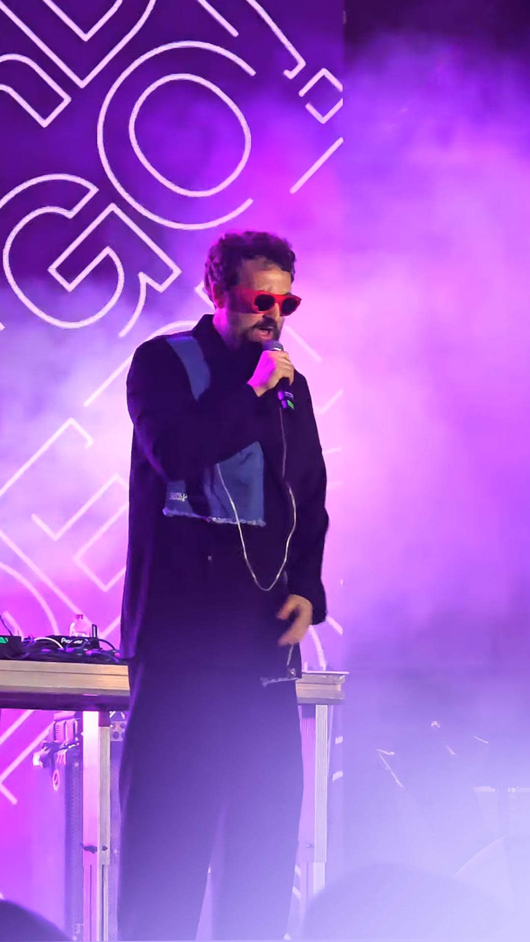 Studio But Maybe – GO! 2025 Dargen D'Amico concert visual